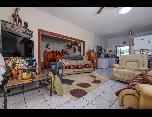 3 BEDROOM FREEHOLD FOR SALE IN NOOITGEDACHT
